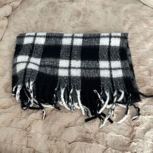 Betsey Johnson Black White Plaid Blanket Scarf Fringe Trim Soft Warm Winter NWOT
